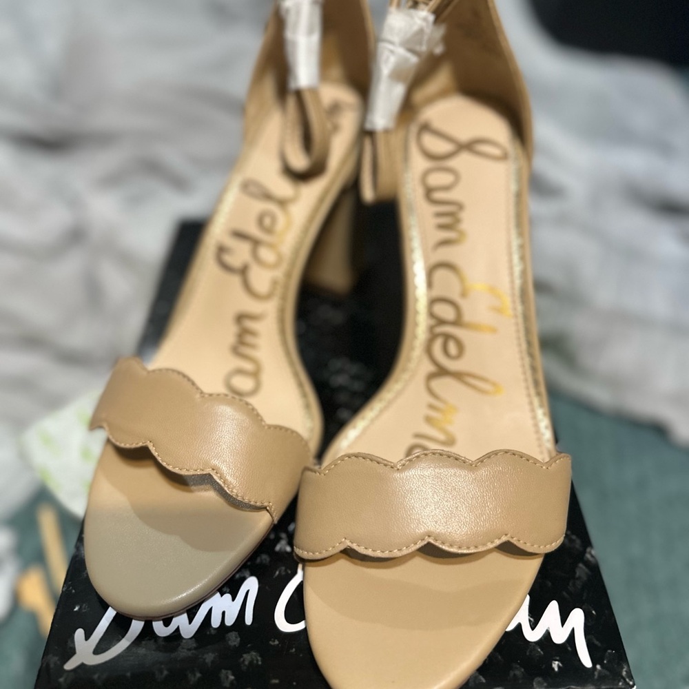 New in box Sam Edelman Beige Scalloped Heels
